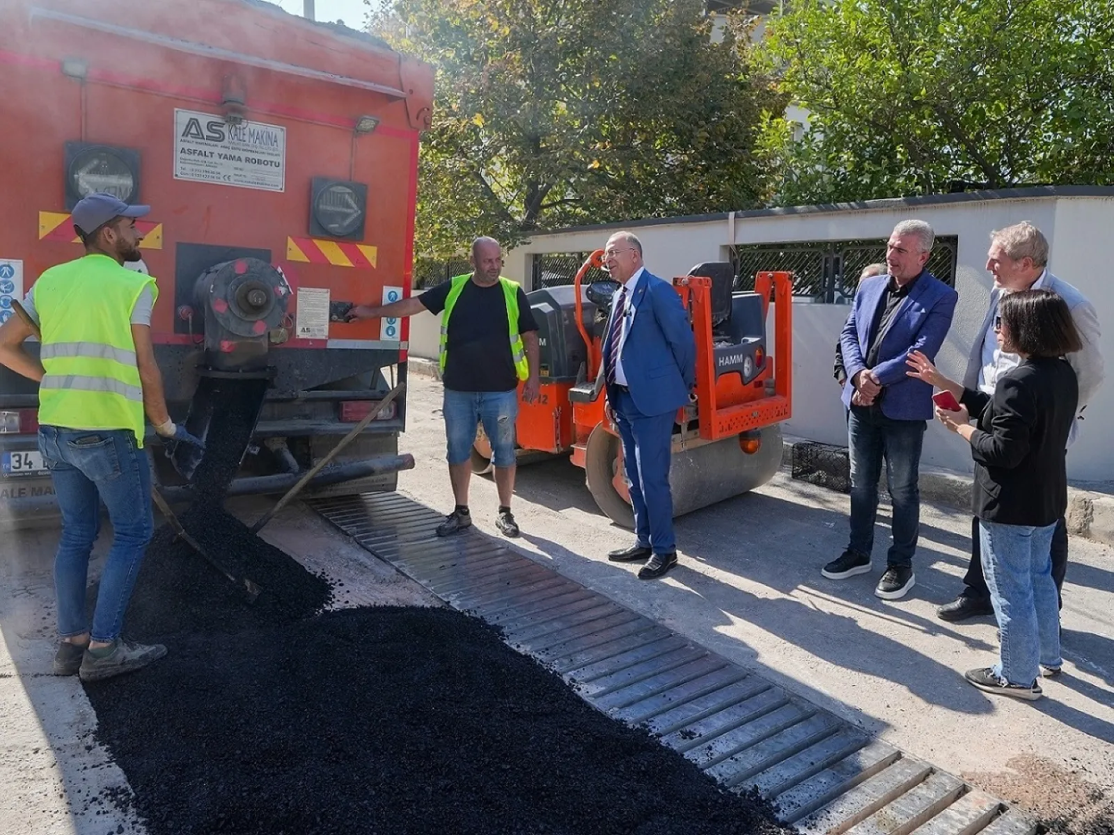 Gaziemir’de 32 bin 191 metrekarelik alandaki yol ve kaldırımlar yenilendi