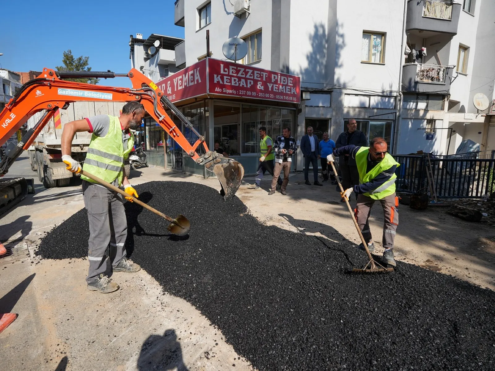 Gaziemir’de 2025 yılında 14 bin 459 metrekare yol yenilendi