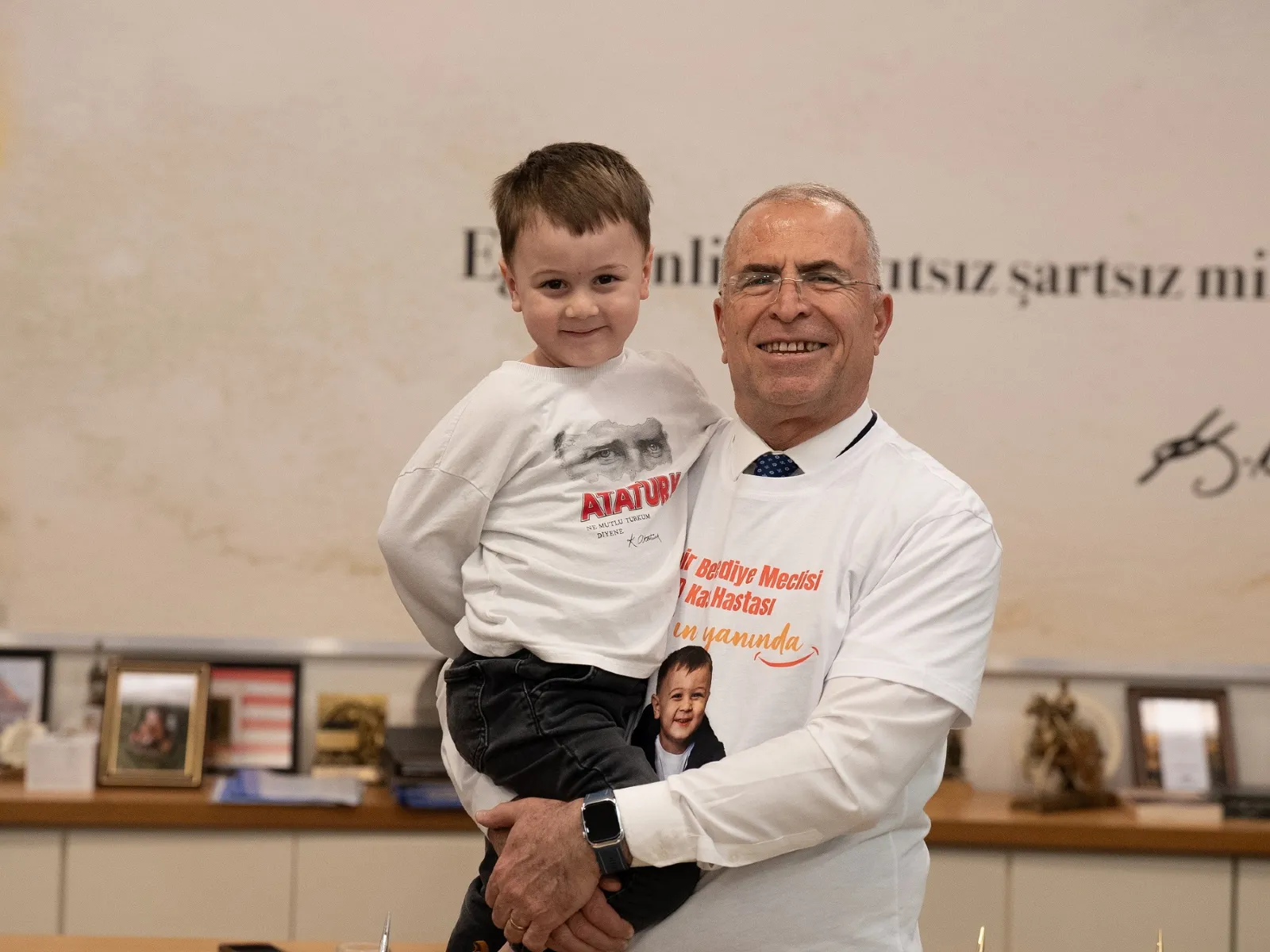 Gaziemir Belediye Meclisinden DMD Hastası Giray’a Yardım Çağrısı