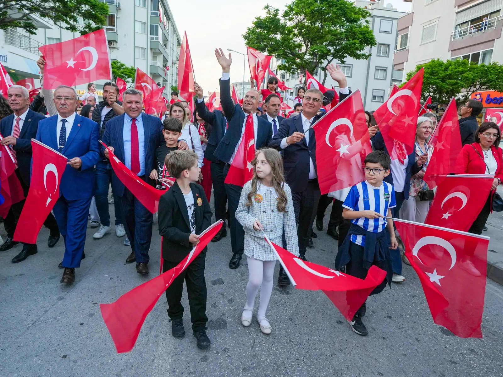 Gaziemir’de 30 Ağustos Zafer Bayramı halk dansları gösterisi ve konserle kutlanacak