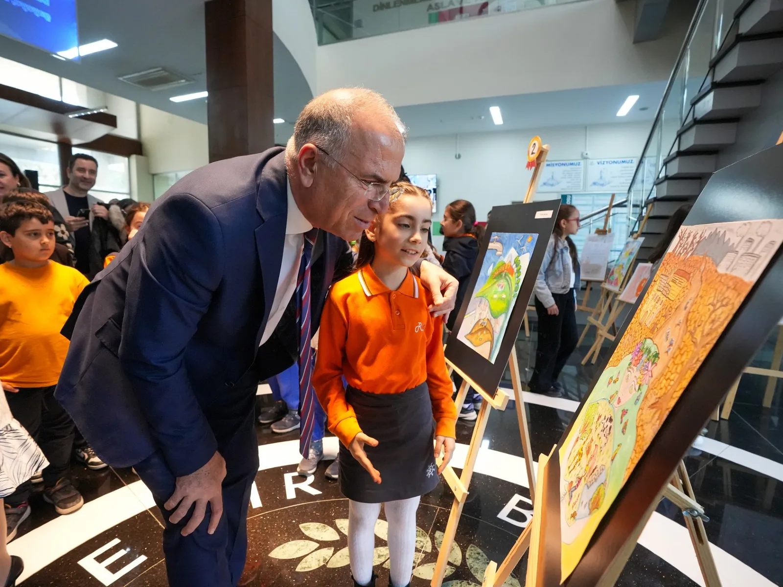 Gaziemirli çocuklar “Toprak” temalı resimleriyle iklim krizine dikkat çekti