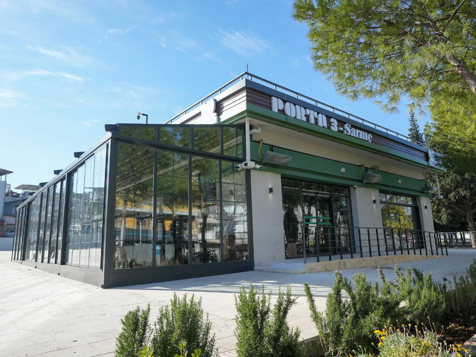 Porta 3 Sarnıç kapılarını açıyor