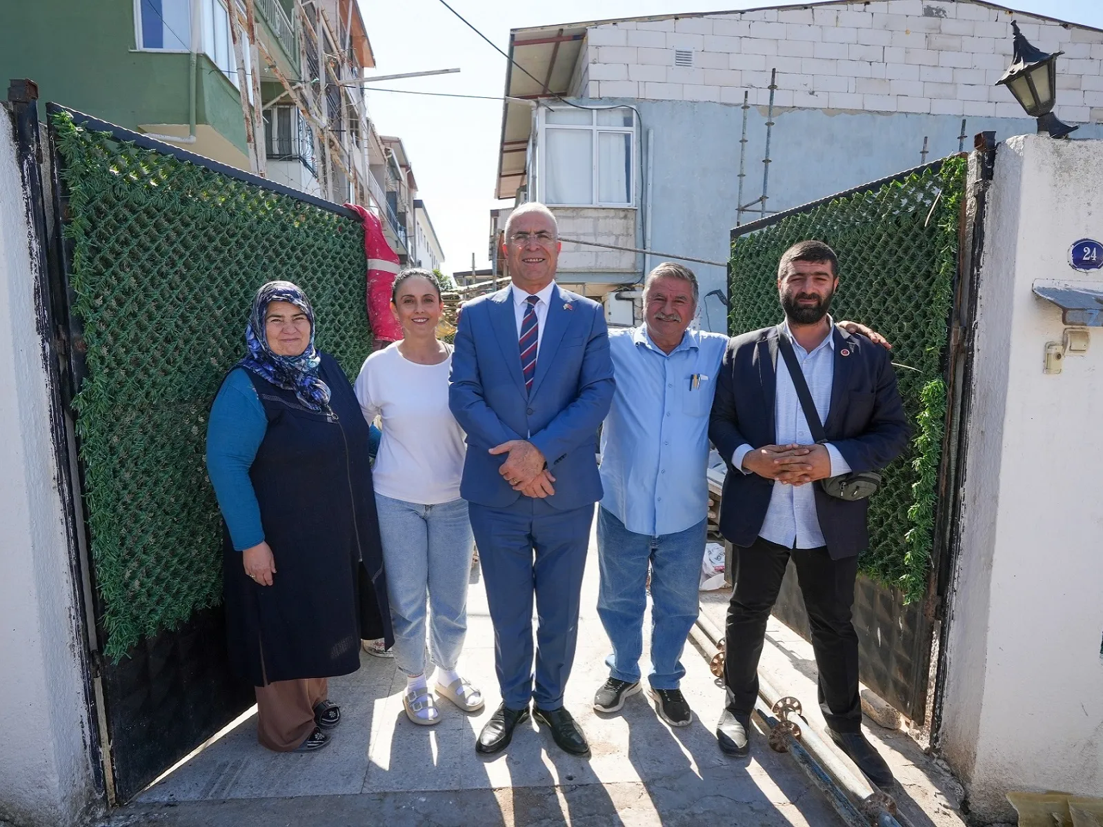Gaziemir Belediyesi’nden yangında zarar gören evlere yardım eli